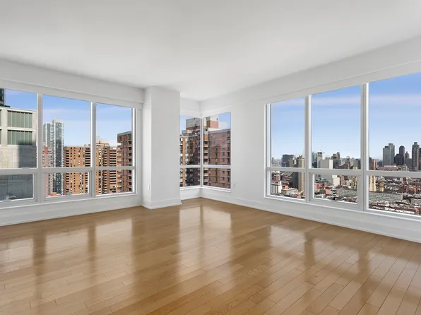 350 West 42nd Street image 2 of 16