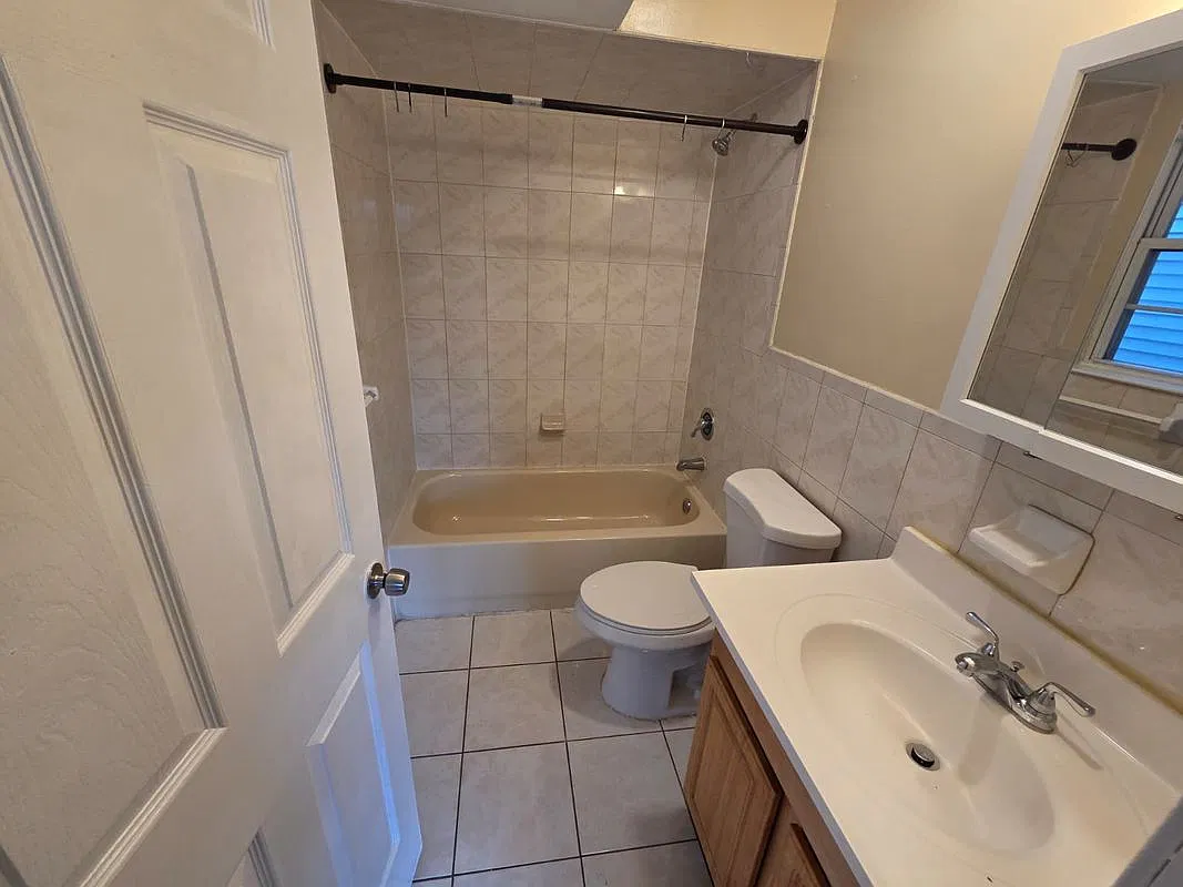 3 bed, 2.0 bath, 1500 sqft, $2,700 — Photo 2