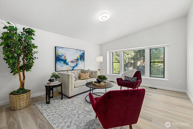 4th image of 1813 SW 355th Place