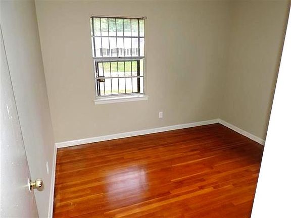 3rd image of 3420 Sophia St