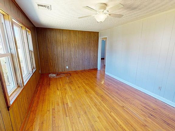 2nd image of 17311 Main St