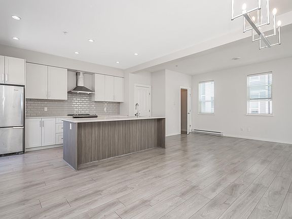 4th image of 20723 Fraser Hwy #1