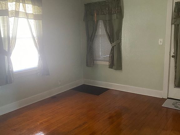 4th image of 126 S Thornwood Ave