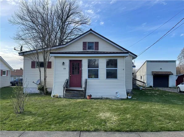 11 Chestnut St, Corry, PA 16407