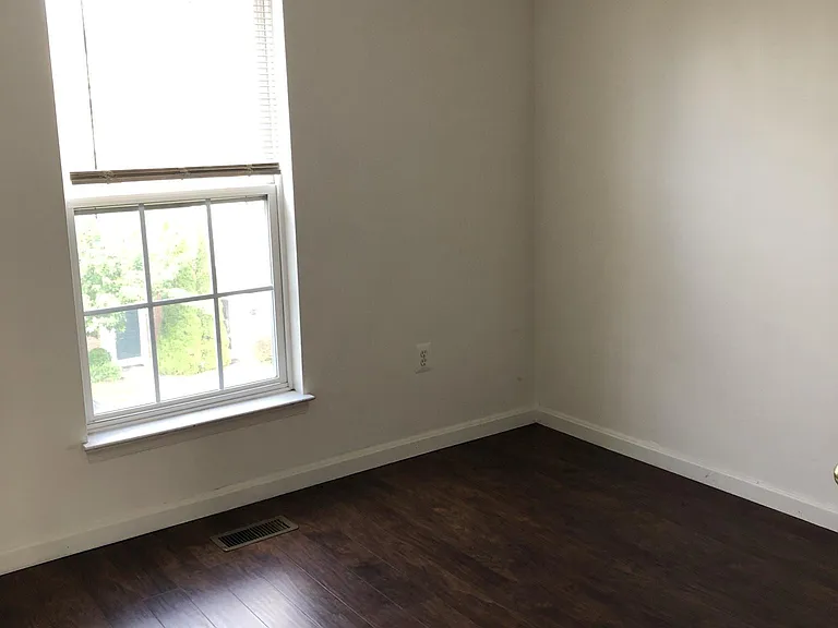 2527 Emerson Dr — Photo 12