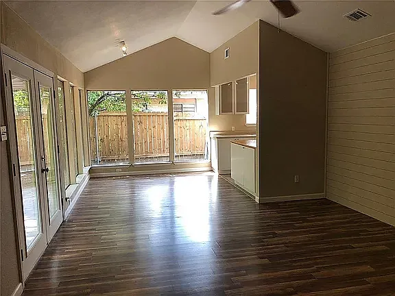 3003 Lakeside Dr — Photo 4