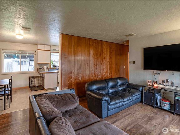4th image of 1021 W 4th Street