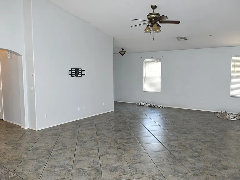 13950 W Maui Ln — Photo 4