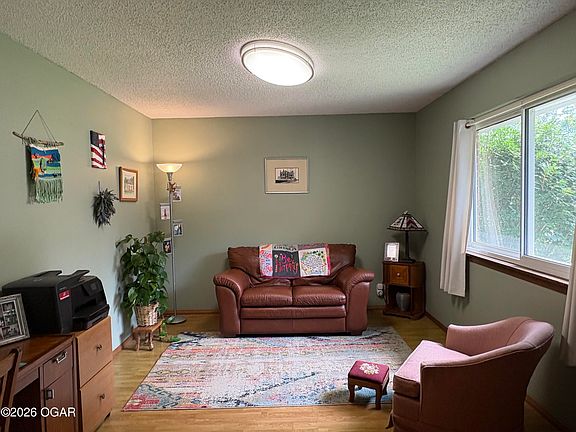 3rd image of 725 E Wickersham Dr