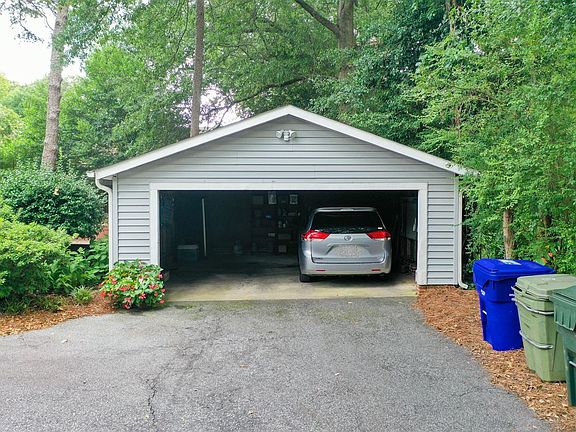 3rd image of 142 E Tallulah Dr