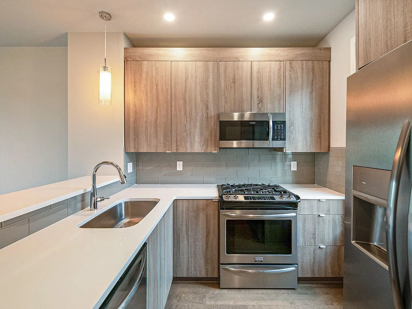 3 bed, 3.5 bath, 1308 sqft, $3,195 — Photo 3