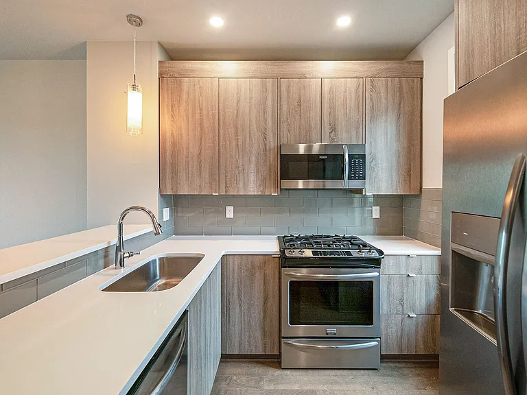 953 N Skidmore St — Photo 3