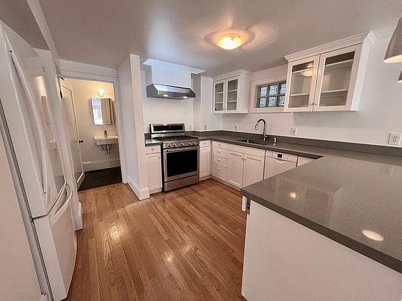 2nd image of 1003 De Haro St