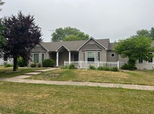 740 Meadowood Ln, Wilmington, IL 60481