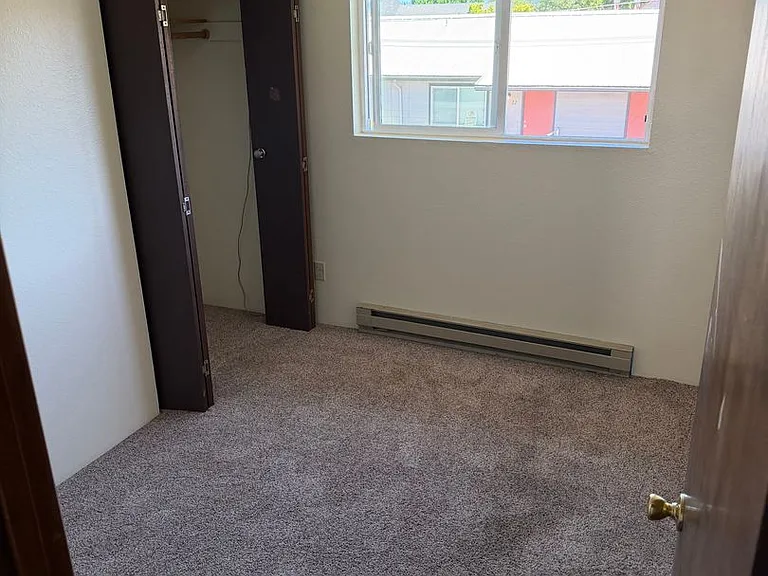 Pinewood Apartments — Photo 37