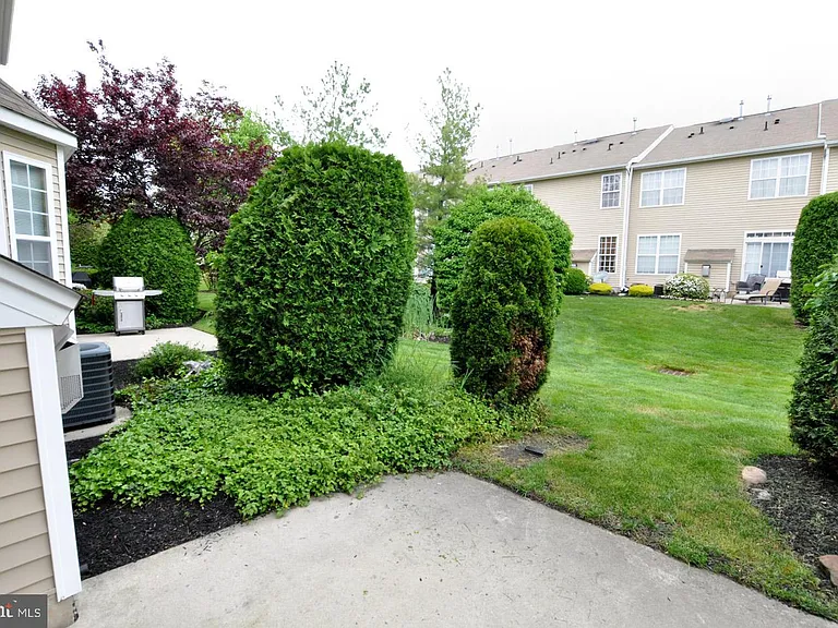 328 Helen Dr — Photo 15