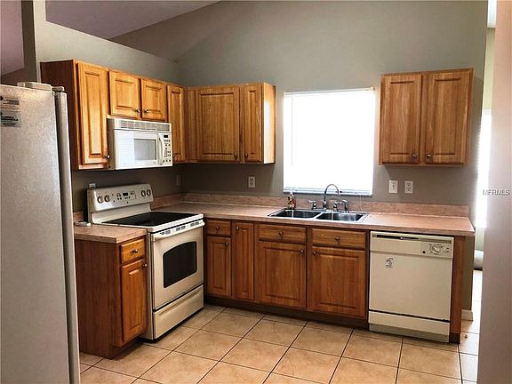 3rd image of 3248 Riverdale Dr