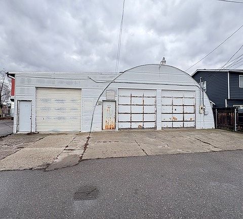 3rd image of 1935 Kensington Ave