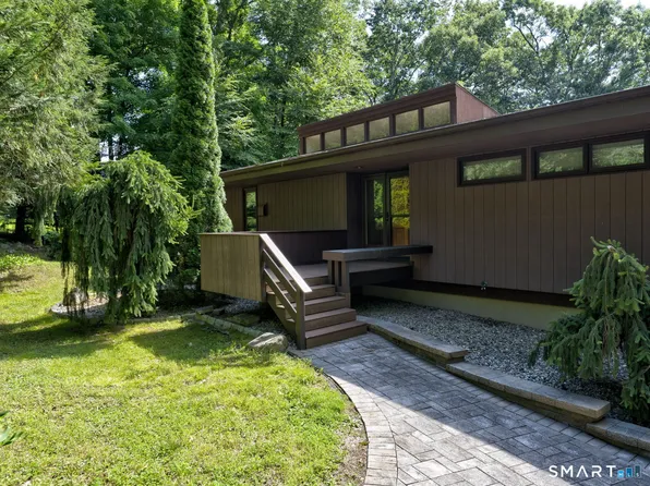 15 Brookridge Drive, Avon, CT 06001