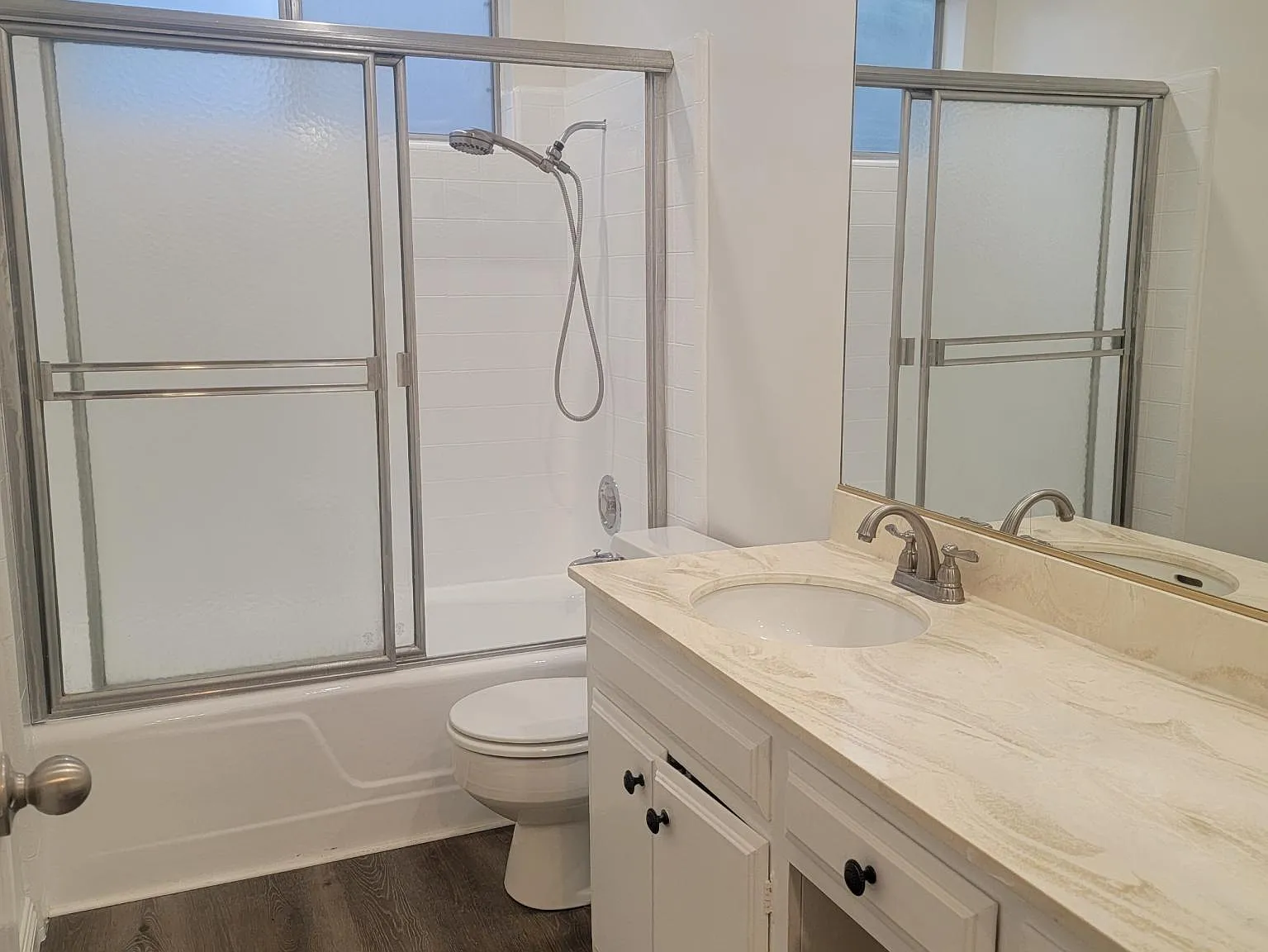 2 bed, 1280 sqft, $3,000 — Photo 4