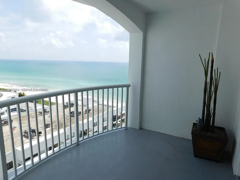 5401 Collins Ave #1213 — Photo 32