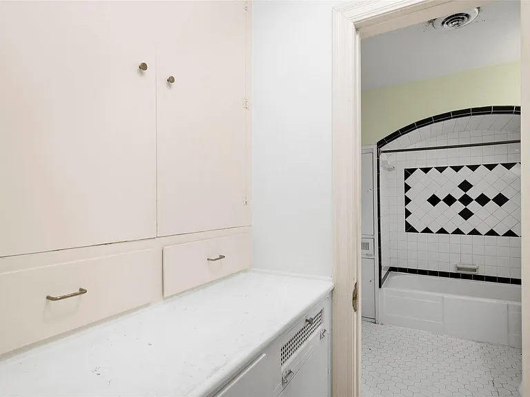 1832 Lexington St — Photo 20