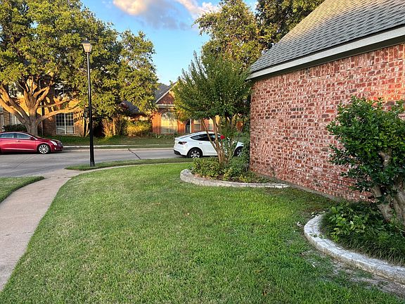 3rd image of 775 Lakeview Dr