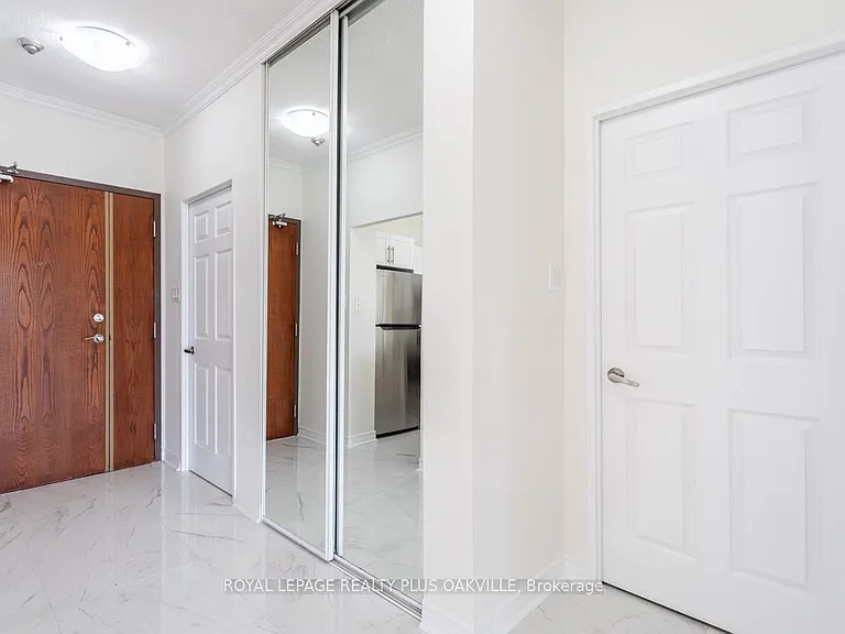 2511 Lakeshore Rd W #718 — Photo 6