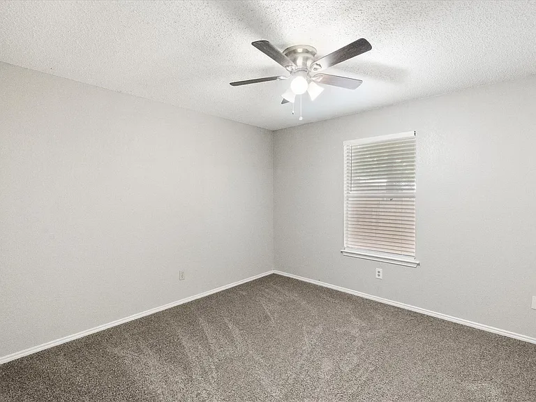 1217 Hidden Creek Dr — Photo 16