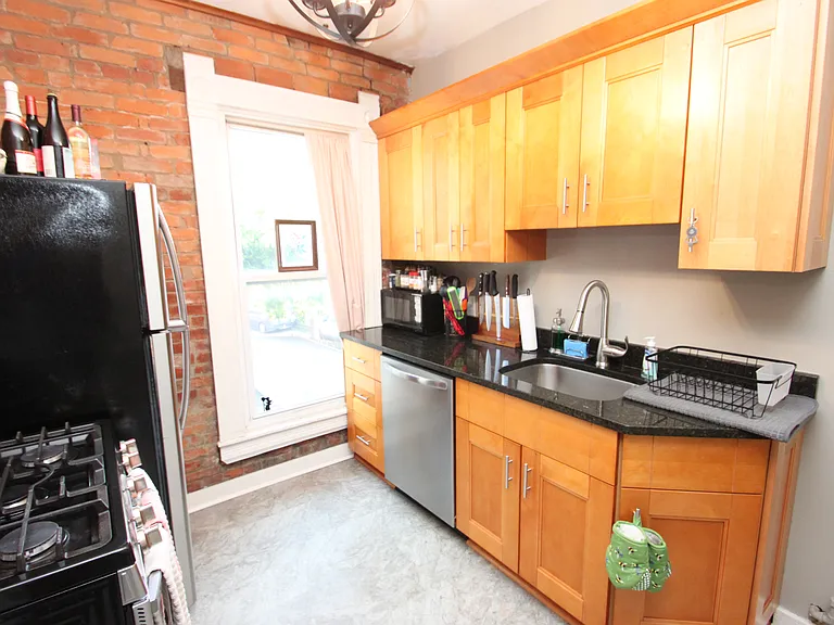 239 E Whittier St — Photo 7