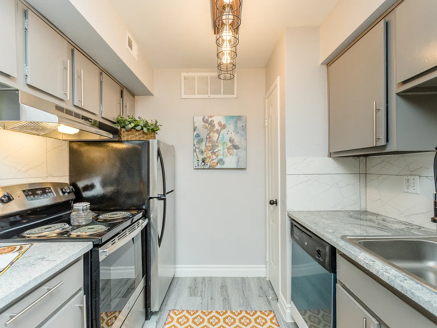 La Estancia Apartments — Photo 3
