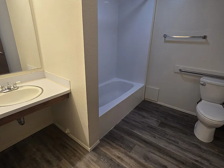 5240 15th Ave NE #101 — Photo 11