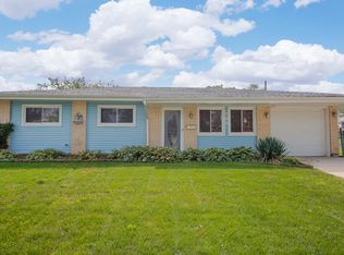 755 Evergreen Ln, Hoffman Estates, IL 60169