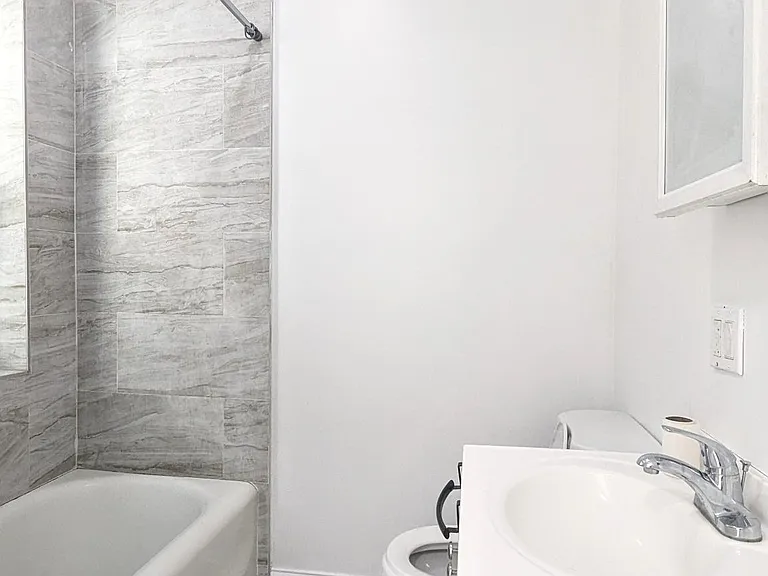 3948 W Congress Pkwy #3R — Photo 9