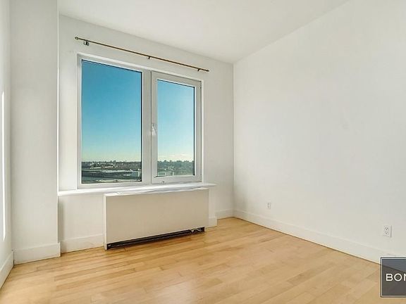 4th image of 1050 Jackson Ave #10DD