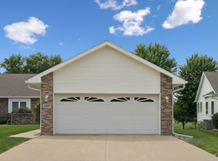 4307 Briarwood Dr, Cedar Falls, IA 50613