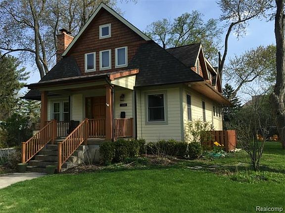 2nd image of 1166 Yosemite Blvd