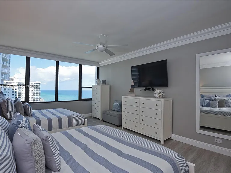 3505 S Ocean Dr #Penthouse 12 — Photo 8
