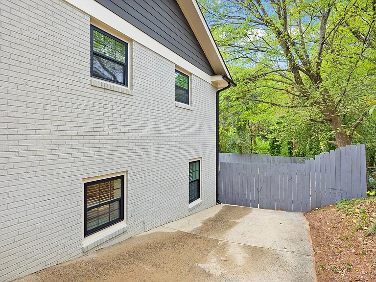 2000 Kilborne Dr — Photo 71