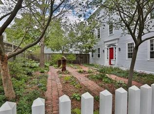 28 Strong St, Newburyport, MA 01950