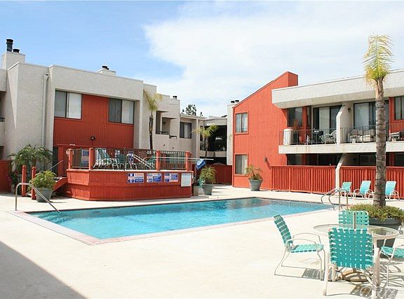 3rd image of 7211 Cozycroft Ave Unit 70