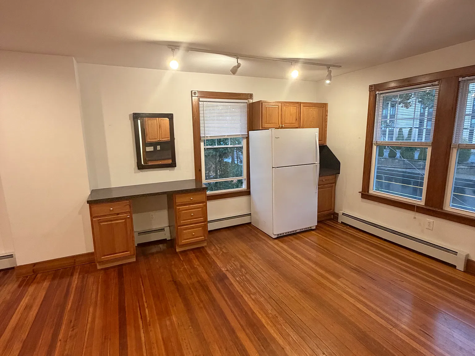 1188 Whitney Avenue - 2R — Photo 3