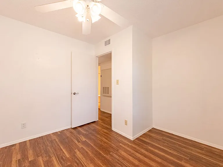 9604 Blue Creek Ln — Photo 12