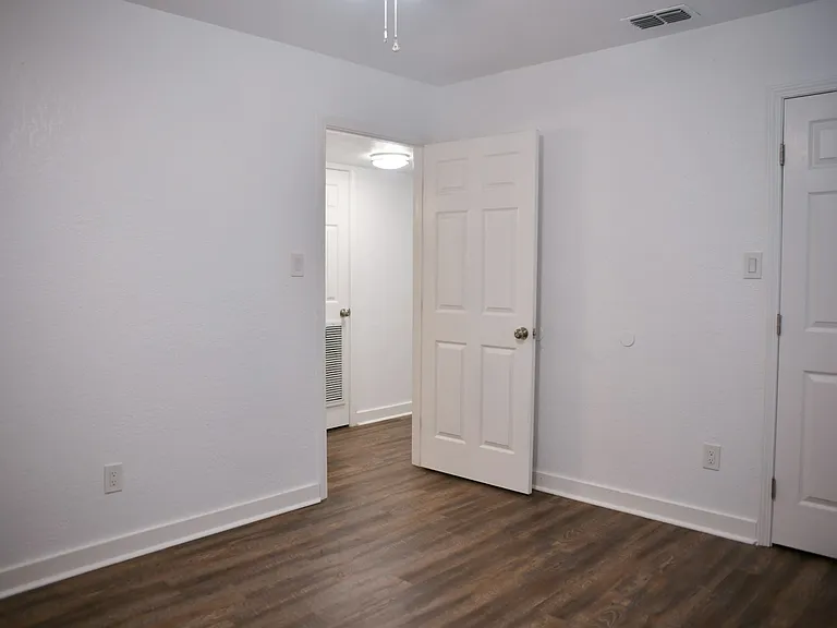 617 Holyoke Ct #D — Photo 8