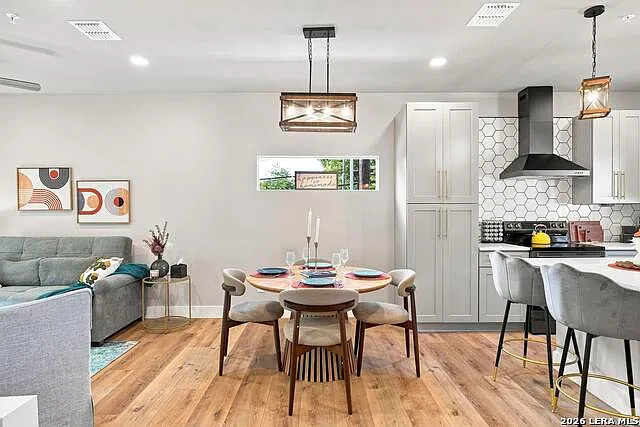 2 bed, 2.5 bath, 1041 sqft, $1,875 — Photo 4