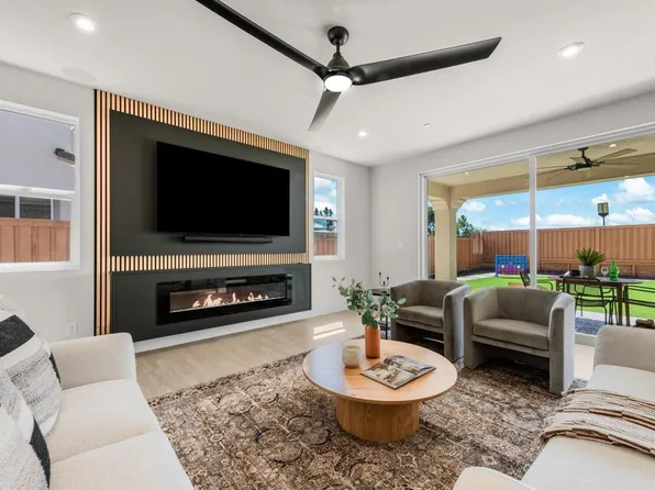 1455 Blossom Way, Dixon, CA 95620