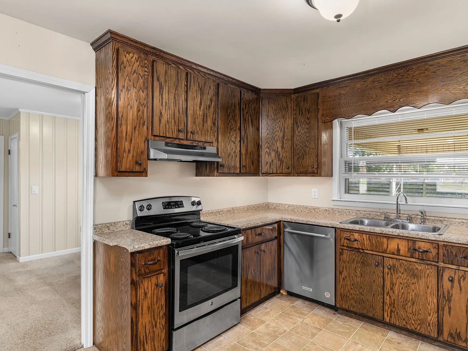 4 bed, 1852 sqft, $1,600 — Photo 4