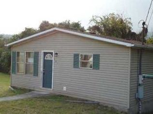 121 Warner St, Narrows, VA 24124