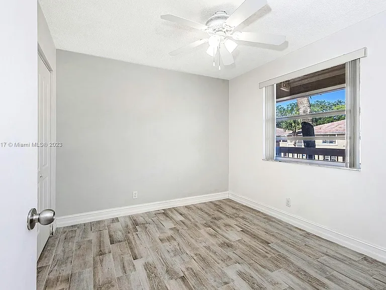 911 Twin Lakes Dr #3-N — Photo 28