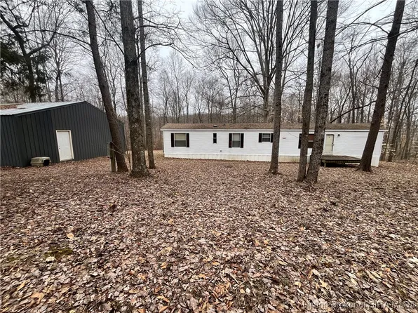 6903 S Loy Road, Pekin, IN 47165